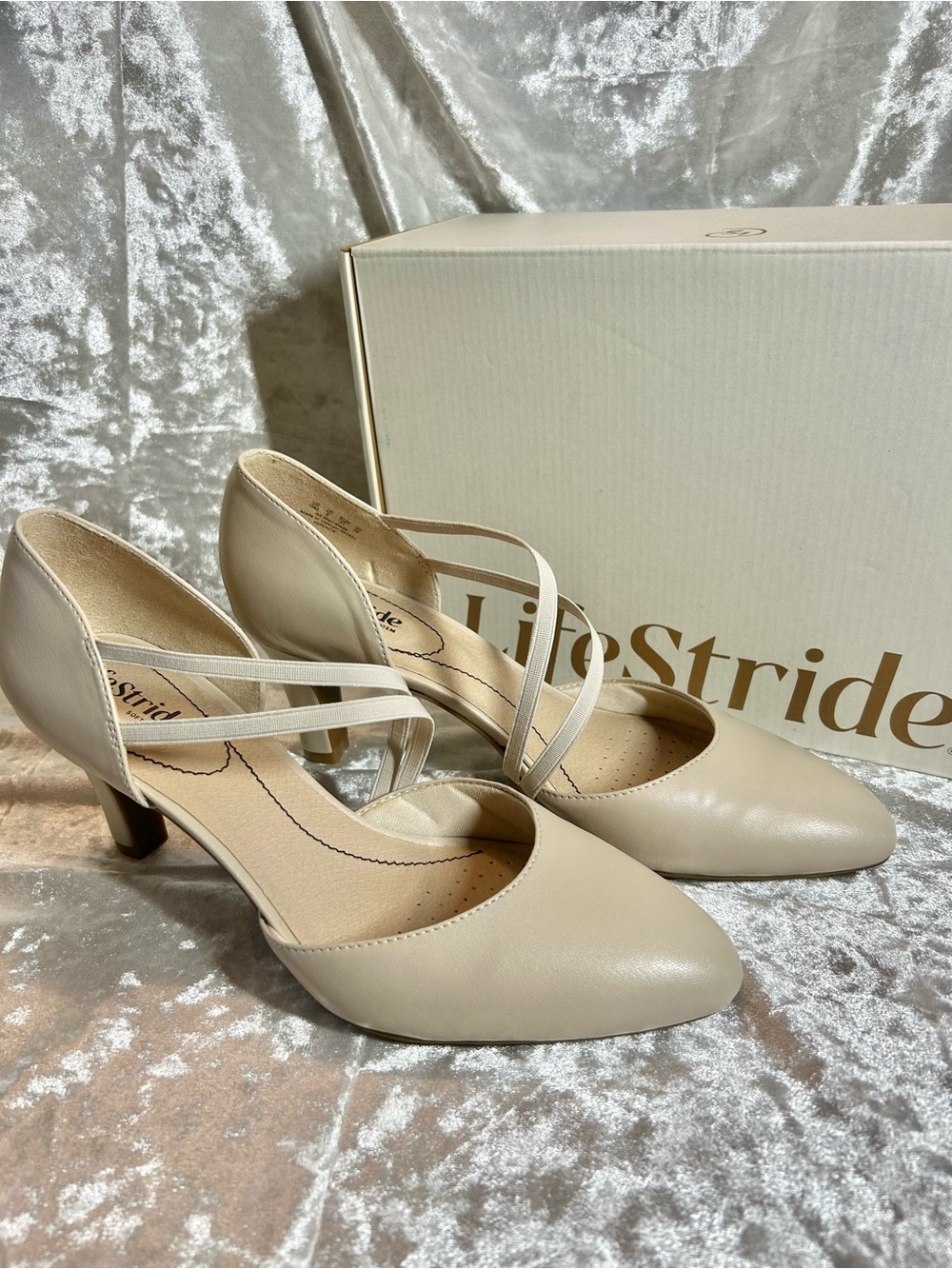 NWT LIFESTRIDE SOFT SYSTEM HEELS 10M